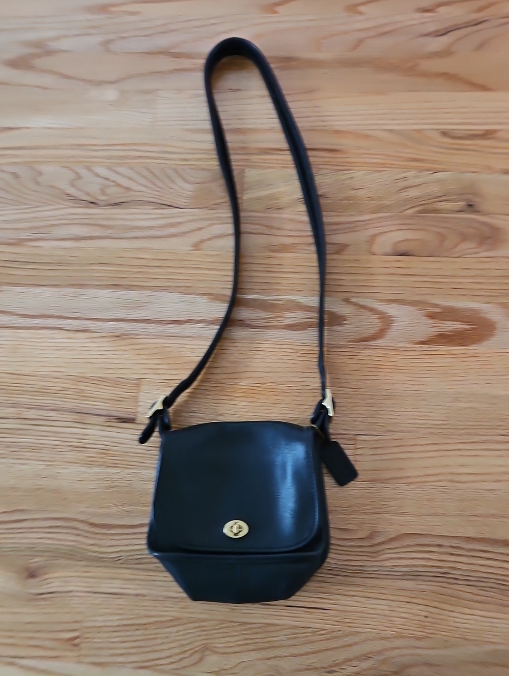Coach classic Black Leather Crossbody Bag with Gold Hardware